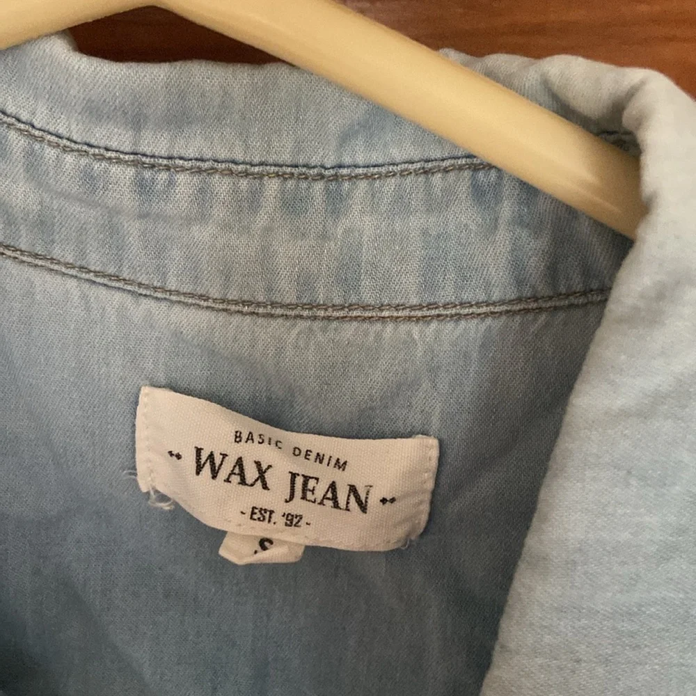 Button down - Picture 2 of 2